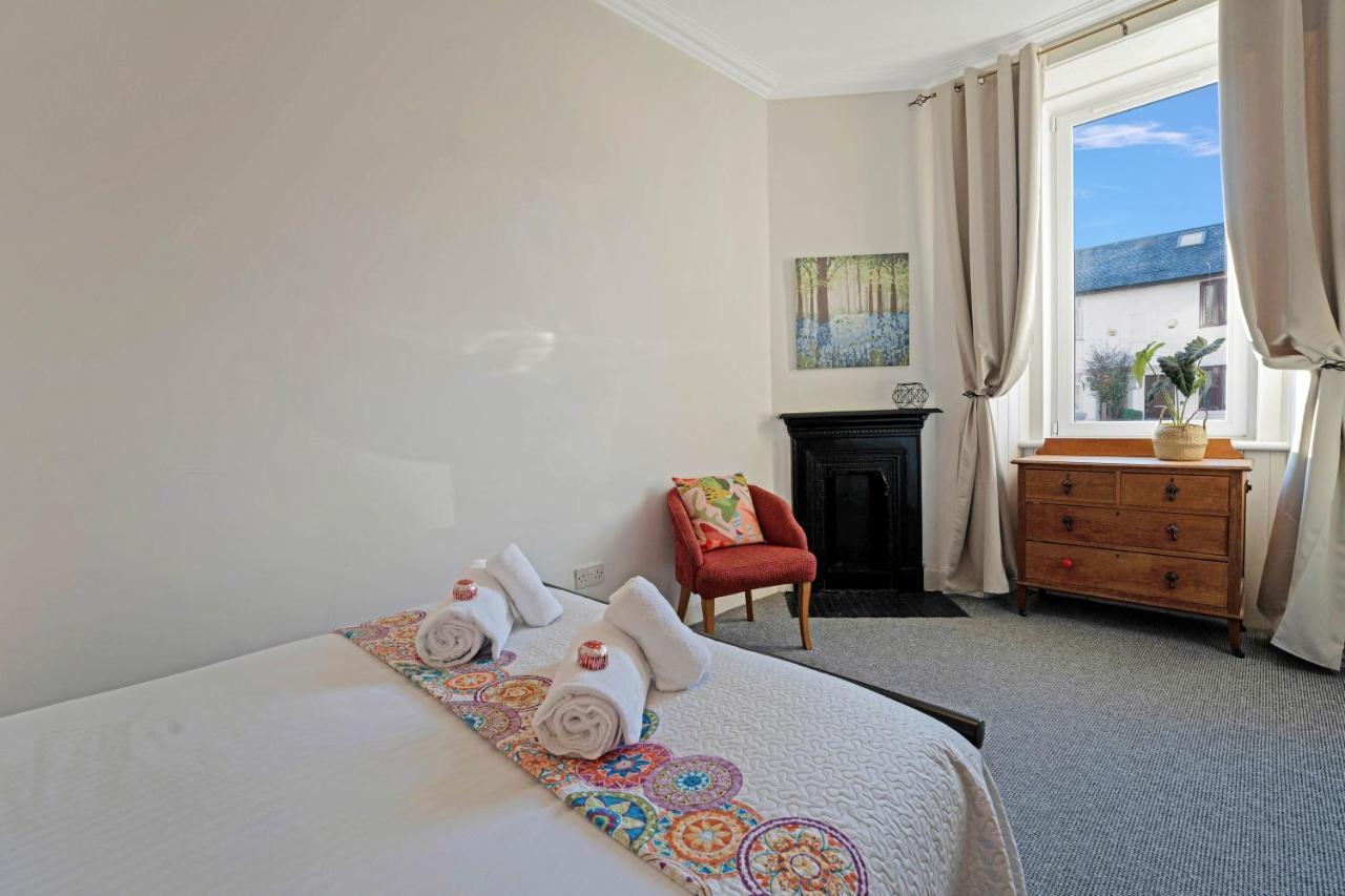 Cozy With Character Logie Green Central Main Door Flat Edimburgo Esterno foto
